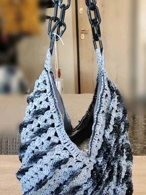 Knitted shoulder bag with cocobolo chain made of natural rahpia yarn, handmade