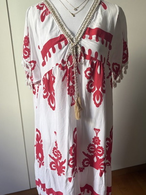 Beach dress one size new, white and red cotton