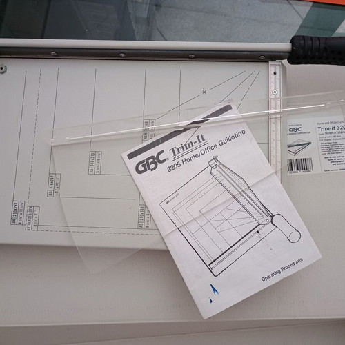 GBC Trim-it 3205 Guillotine paper cutter like new