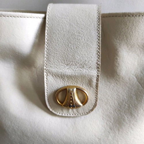 Leather bag used 17x23 cm with zipper and clasp