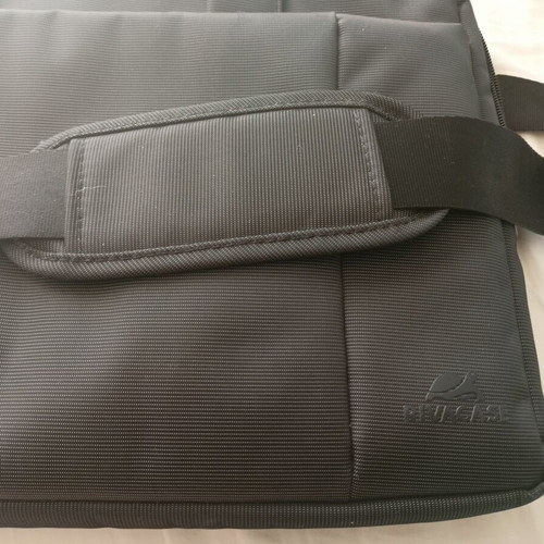 Τσάντα laptop Rivacase καινούργια, μαύρη, αδιάβροχη με πολλές τσέπες
