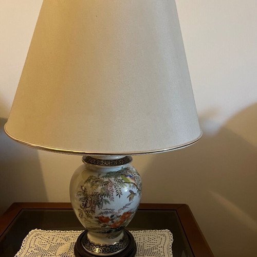 Chinese lamps like new, set of 2 with wooden bases