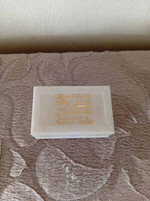 Vintage plastic jewelry box like new