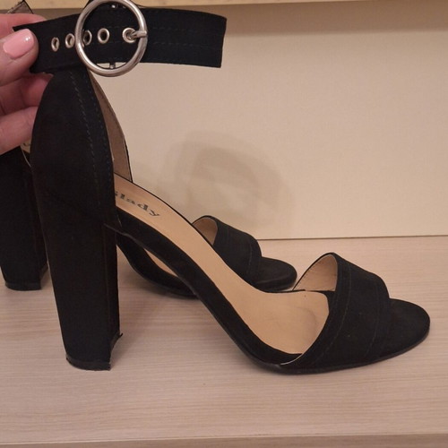 Black sandals with ankle strap size 39 like new, 10 cm heel