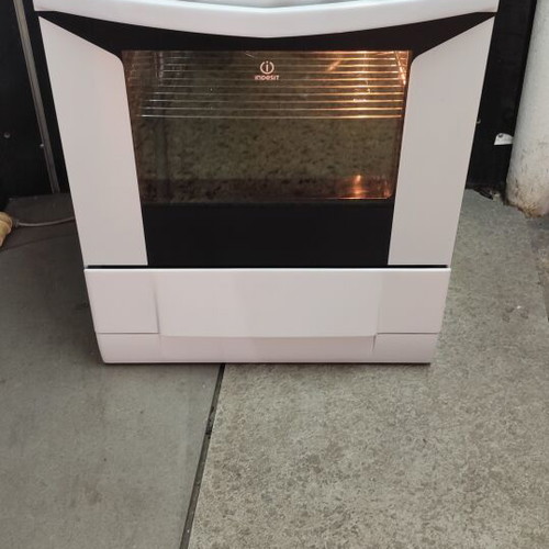 Indesit Ceramic Stove like new, fully functional