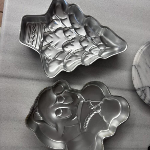 Dessert mold Christmas tree and Mickey Mouse like new, 40 cm