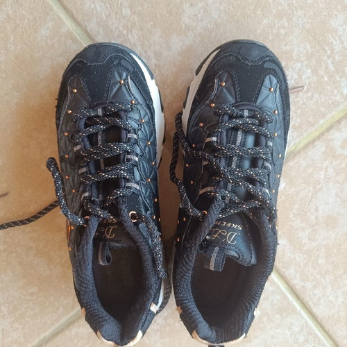 Skechers athletic shoes size 36 used, black with white sole and gold details