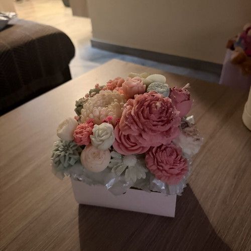 Decorative candles new with pleasant scent in various sizes