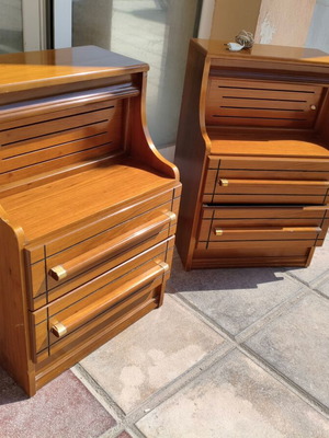 Σετ 2 vintage κομοδίνα μεταχειρισμένα με φωτισμό