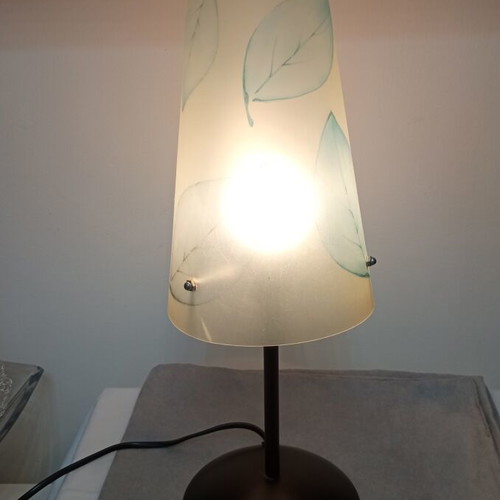 Table lamp used with leaf design