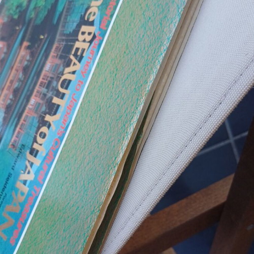 The Beauty of Japan book like new, English