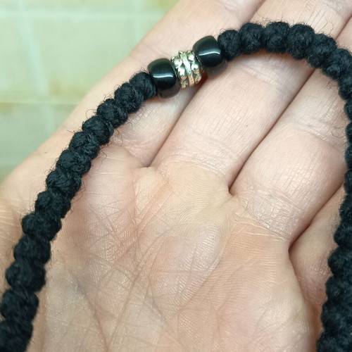 Woolen round 50-knot komboskini custom made, black