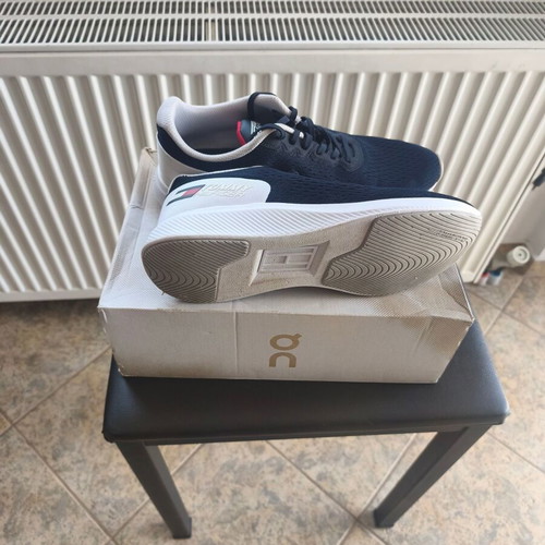 Tommy Hilfiger sneakers size 45 like new, white and blue