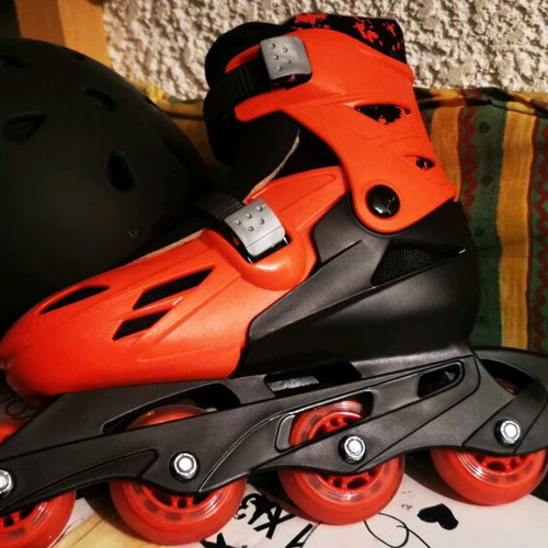 Roller skates size 35 to 38 with helmet like new