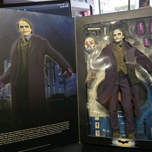DC Direct The Dark Knight The Joker and Batman 1/6 Bundle like new