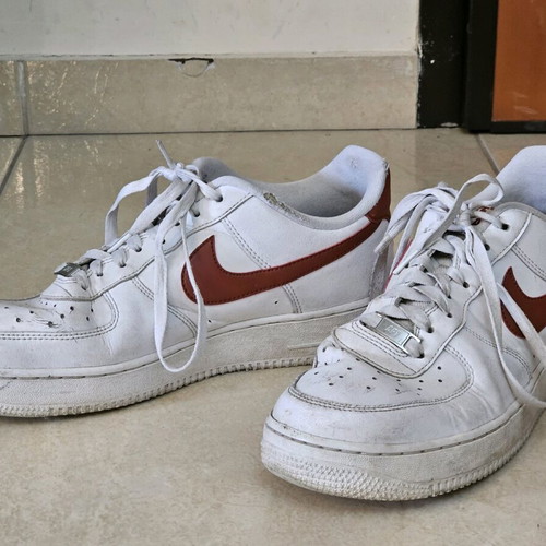 Παπούτσια γυναικεία Nike Air μεταχειρισμένα, άσπρο-κόκκινο, μέγεθος 43