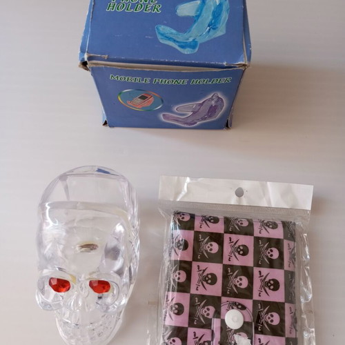 Goth wallet with skulls new, decorative skull stand gift