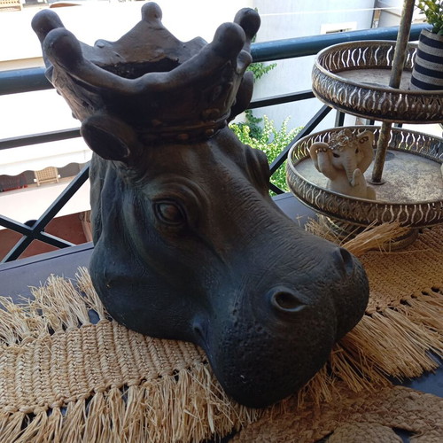 Hippopotamus planter like new