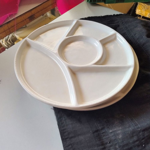 Set of 2 ceramic divided plates, 22 cm diameter