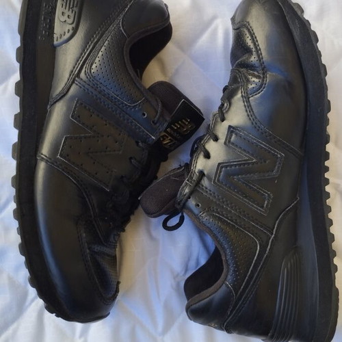 New Balance 574 sneakers size 39 like new, black with gold details