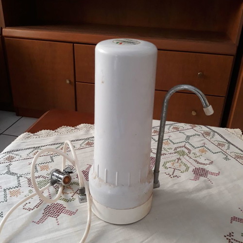 Water filter for countertop used with 2 new replacement parts