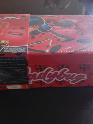 Ново комплект аксесоари Miraculous Ladybug, запечатан