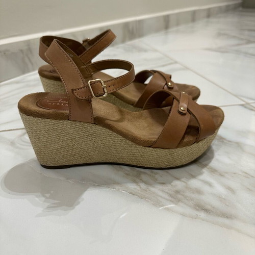 Clarks flatforms tan size 37 like new, anatomical