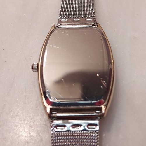 Silver women's wristwatch with Latin numerals, battery-powered