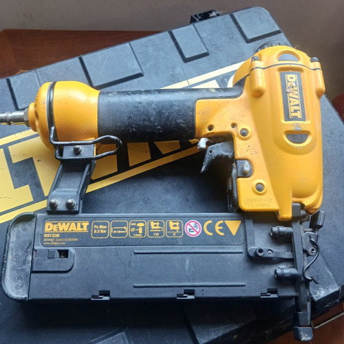 Dewalt D51238 pneumatic nail gun like new, 16–50mm