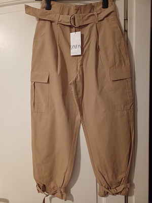 Zara pants new, size M, beige with belt and pockets