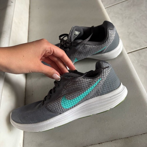Nike Revolution 3 athletic shoes used, size 40, gray and turquoise