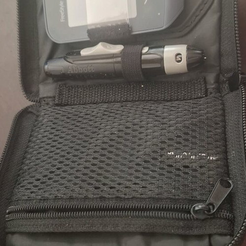 Blood sugar measuring device like new, gift lancets included