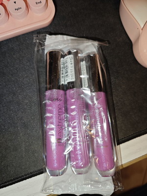 Essence Extreme Shine Volume Lipgloss sparkling purple 3 pieces new