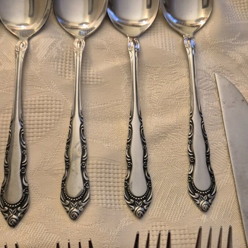 Vintage cutlery set like new, 6 spoons, 6 forks, 7 knives, 2 ladles, small spoon and fork