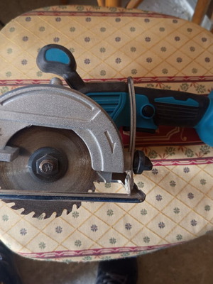 Cordless circular saw with two batteries and charger