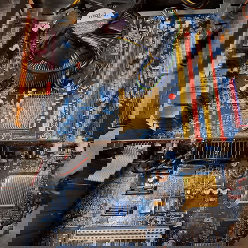 Компютър с W7 и графична карта Club3d Radeon X1300 256mb GDDR2 и безжична wi-fi карта.