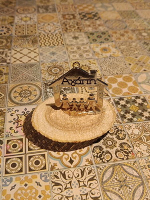Decorative family ornament like new