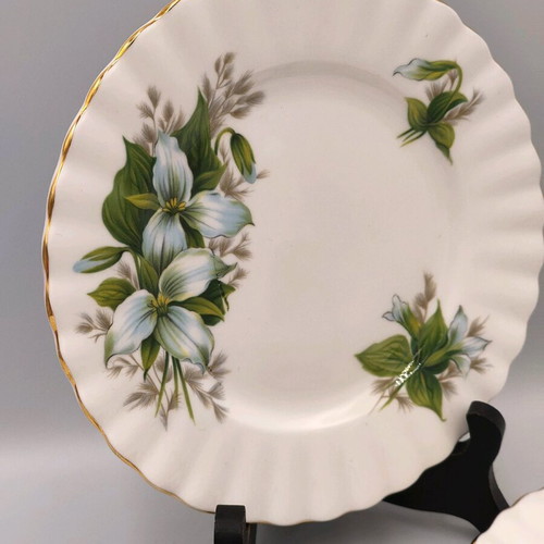 Royal Albert Trillium English cake plates like new, bone china set of 6