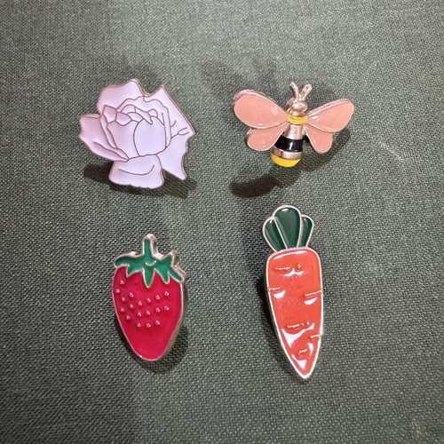 Metal pins set of 4 new