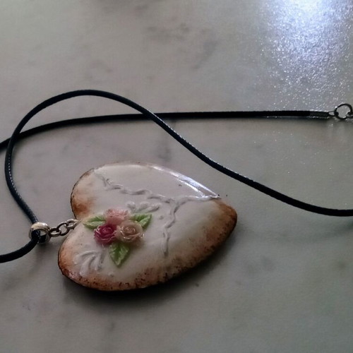 Handmade heart necklace new with painted roses