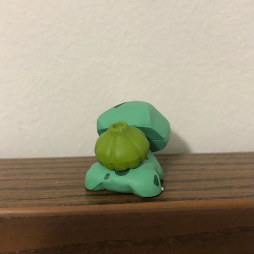 Bulbasaur Pokémon figure with movable head like new
