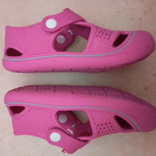 Beach shoes size 27 like new