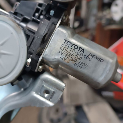 Εμπρός δεξιός γρύλος για Toyota Yaris '06-'11 σαν καινούργιο