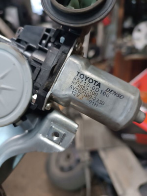 Εμπρός δεξιός γρύλος για Toyota Yaris '06-'11 σαν καινούργιο