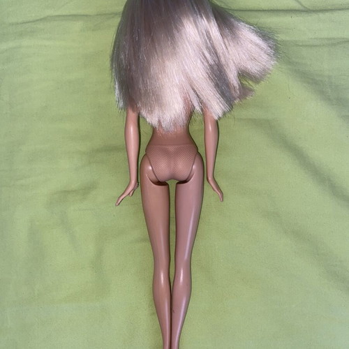 Barbie 2000s doll like new