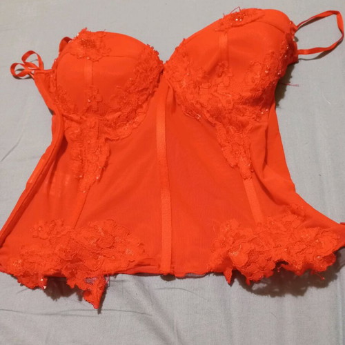 Red corset blouse embroidered like new, size L