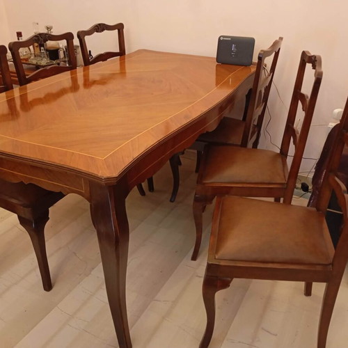 Classic Dining Set like new with 6 chairs