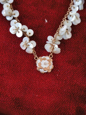 Folli Follie necklace with mother of pearl rose gold, like new