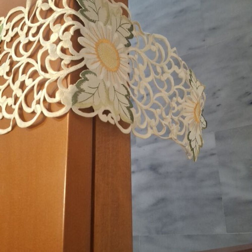 Table runner like new