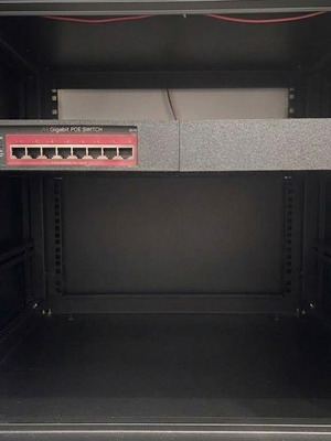 Gigabit Unmanaged 8 Port POE Switch σαν καινούργιο με 19" 3D printed rack mount